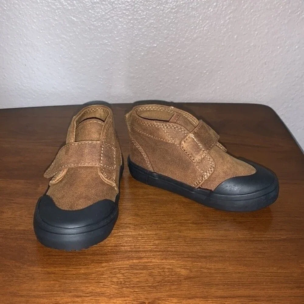 Old Navy Faux Suede mid-Top Chukka sneakers 5,6,11